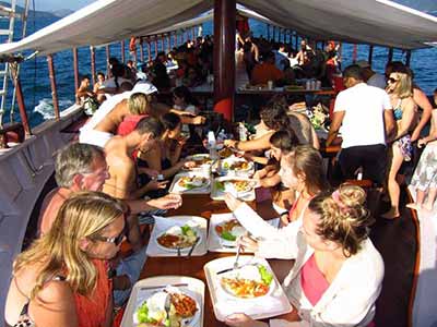 passeio de escuna em angra dos reis 10