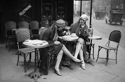 mulheres tomando café- Cultura europeia do café e do terraço