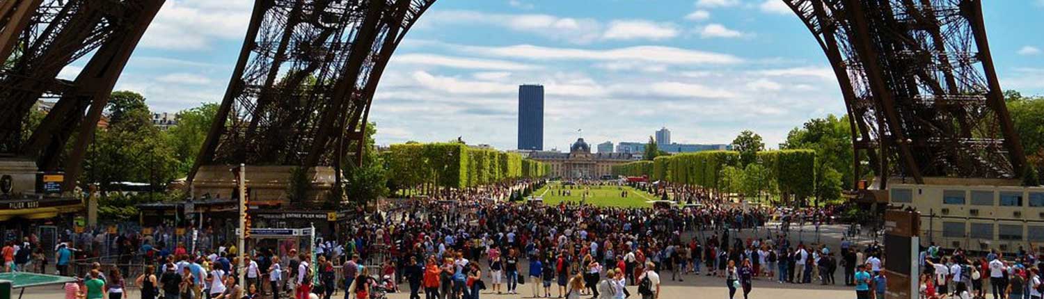 Eiffel tower ticket queue 1